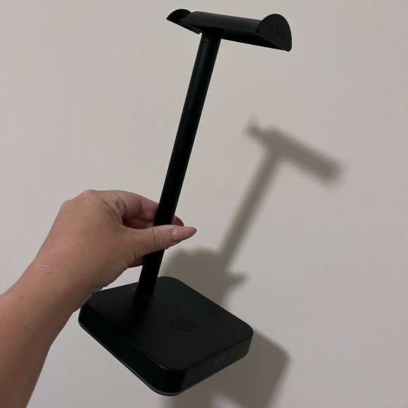 Xbox Headphone Holder & Charger - Picture 2 of 5